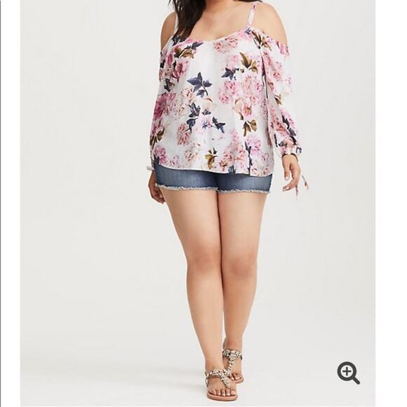 Torrid White Floral Cold Shoulder Top - 0 - Picture 8 of 11
